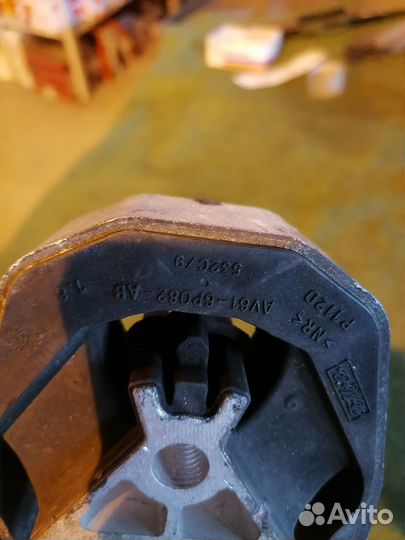 Опора двигателя (подушка двс) задняя AV61-6P082-AB