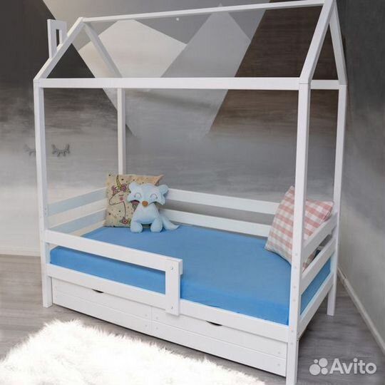 Кроватка из натурального дерева от 2х лет с бортик