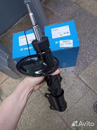 Амортизатор газовый передний Volvo S60, S80, V70