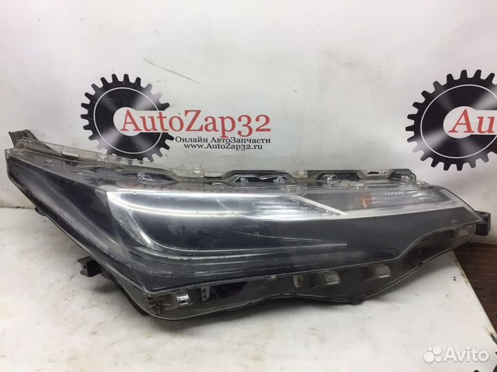 Фара правая Toyota Corolla E180