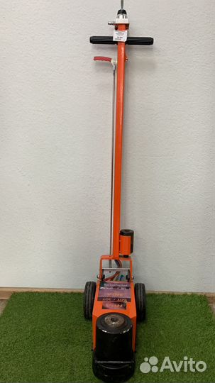 Домкрат подкатной пневмогидравлический 60тонн