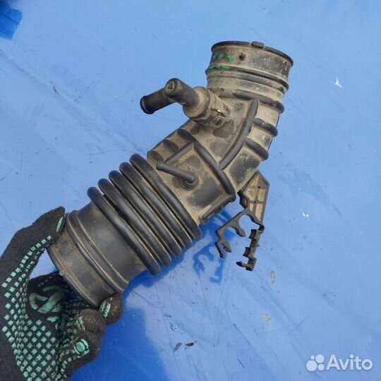 Патрубок воздушного фильтра p11 рест QG18