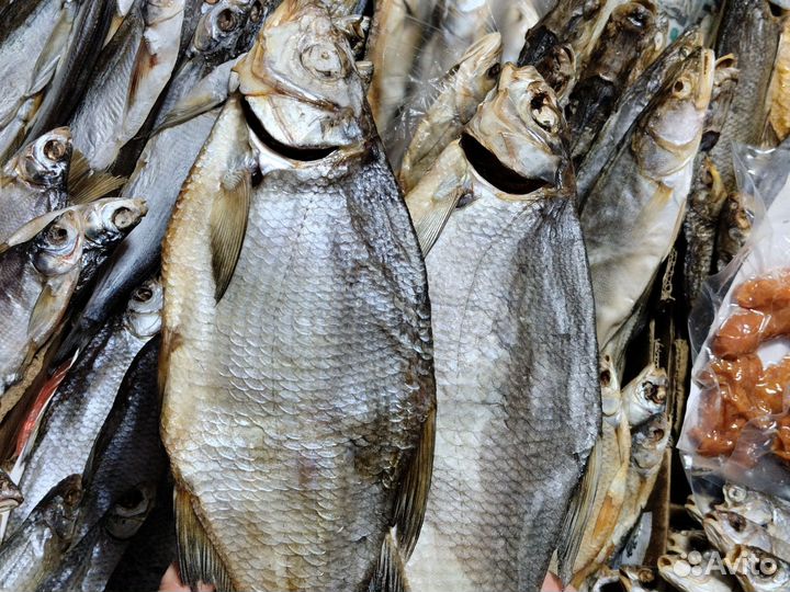 В продаже вяленая рыба