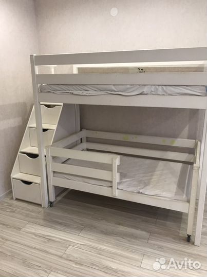 Двухъярусная деревянная детская кровать