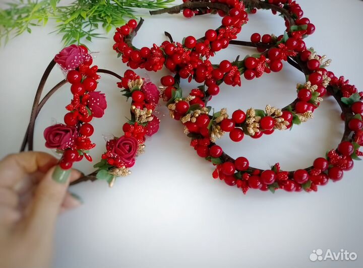 Ободок для волос из ягод
