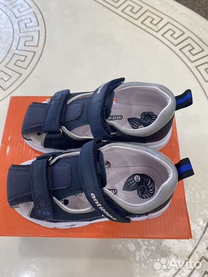 Новые сандали для мальчика