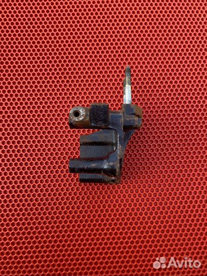 Кронштейн опоры грм mitsubishi carisma 1.8 gdi