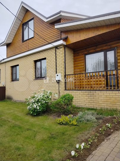 Таунхаус 200 м² на участке 8 сот.