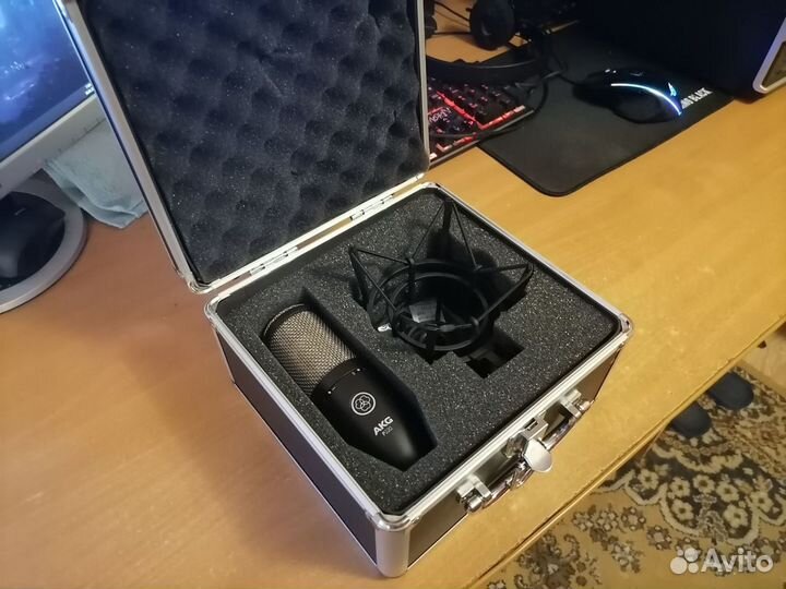 Студийный микрофон AKG P220 (Новый)