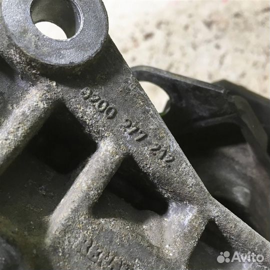 Кронштейн кпп левый Рено Меган 2
