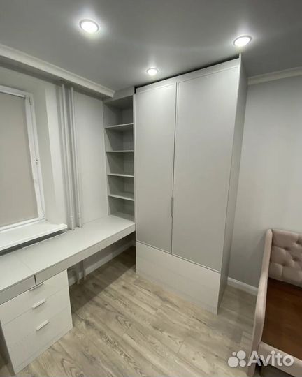 Шкаф распашной