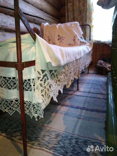 Старинная металлическая кровать. Ретро кровать