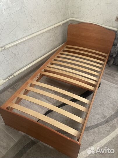 Кровать с матрасом/компьютерный стол