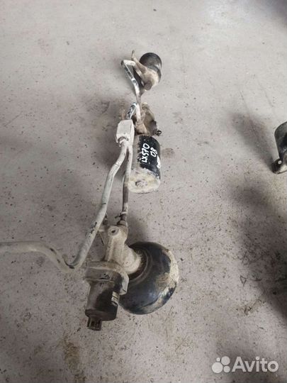 Цилиндр управления гидроподвеской левый Lexus LX57