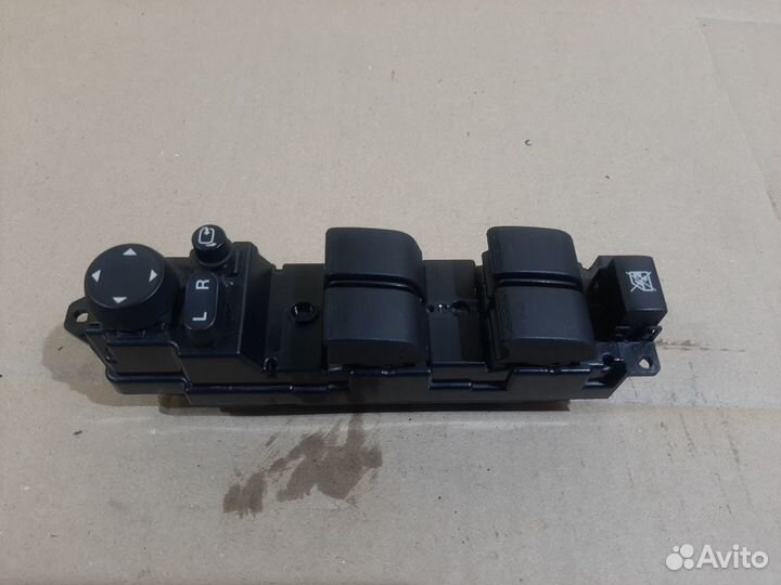 Блок управления стеклоподъемниками Opel Corsa D