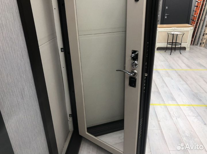 Стальная дверь