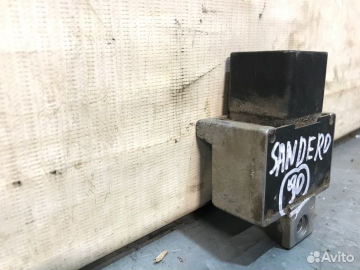 Реле свечей накаливания Renault Sandero хэтчбек