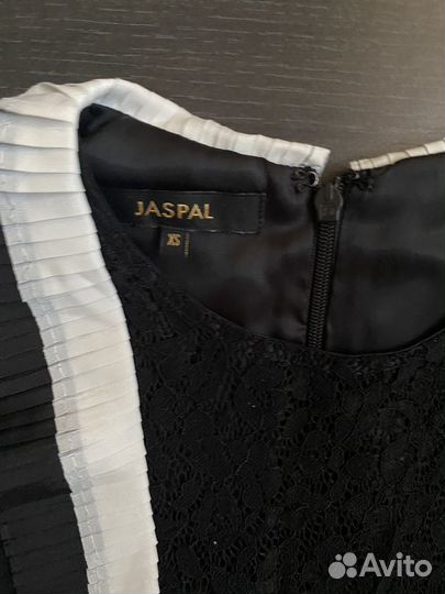 Кружевное платье в стиле Maje