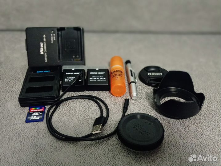 Зеркальный фотоаппарат Nikon D3100 с объективом