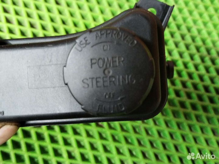 Бачок гур Mitsubishi carisma