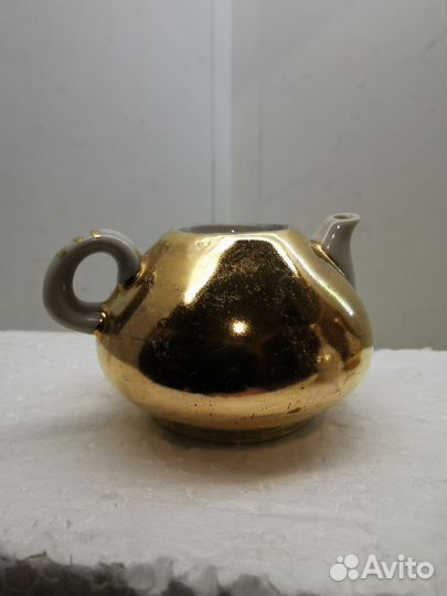 Два сувенирных чайника. Сысерть. Золото
