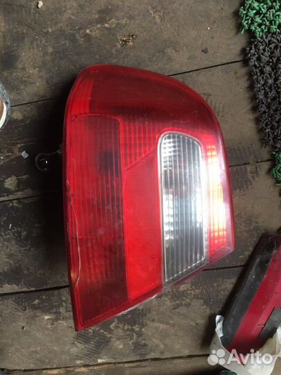 Задние фонари на Mitsubishi Carisma