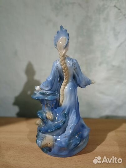 Фарфоровая статуэтка