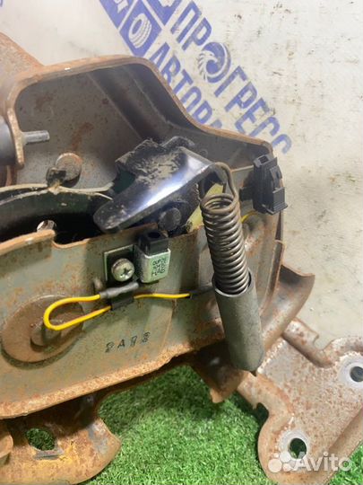 Педаль стояночного тормоза Kia Optima седан 2.0