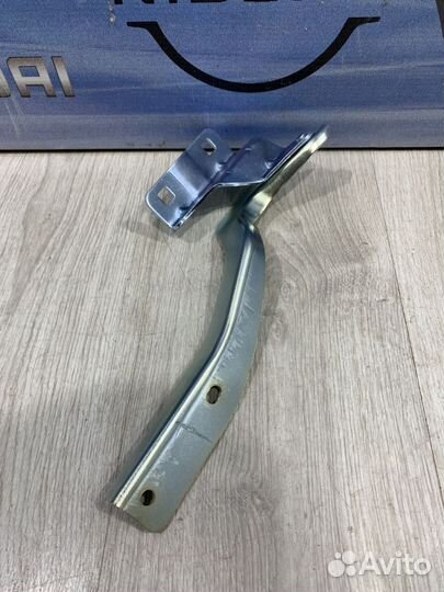 Петля капота Nissan qashqai J10 Прав