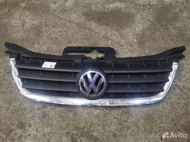 Решетка радиатора Volkswagen Touran 1T0853651