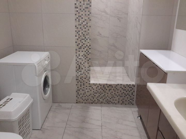 2-к. квартира, 68 м², 2/17 эт.