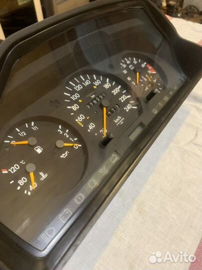 Приборная панель w124