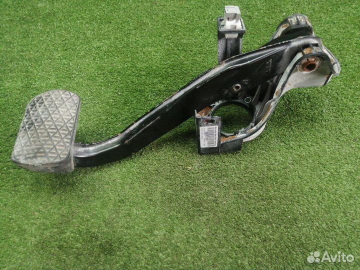 Педаль тормоза Mercedes Glk