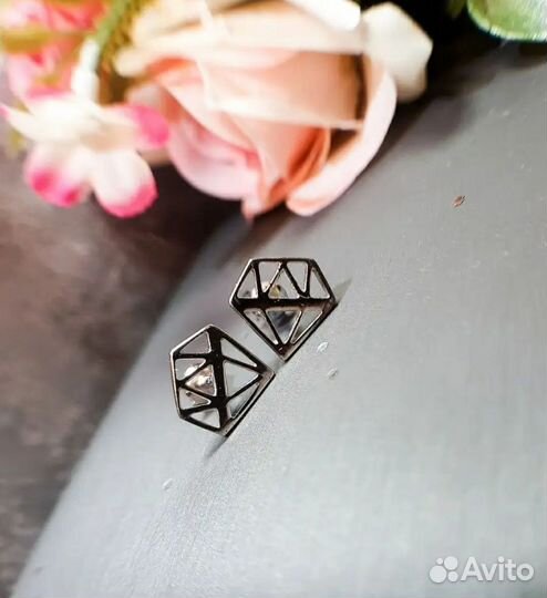 Серебряные серьги бриллиант