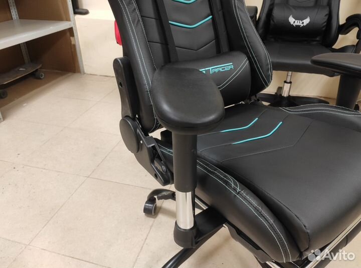 Игровое компьютерное кресло с механизмом качания