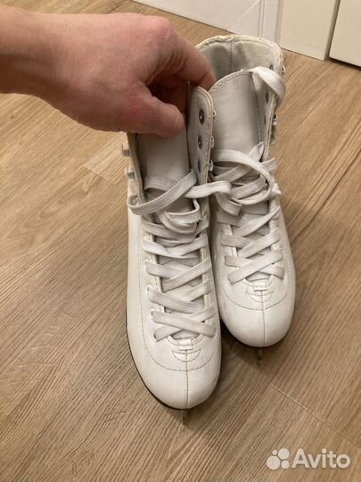 Коньки фигурные 36 Nikole