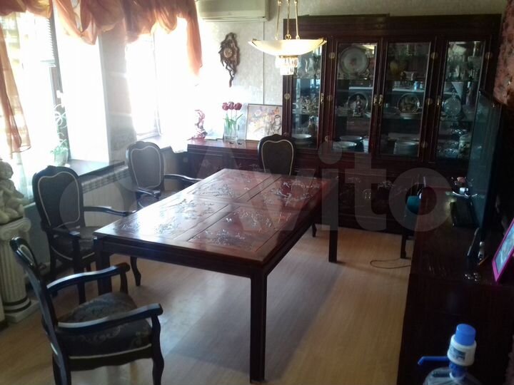 3-к. квартира, 135 м², 5/6 эт.