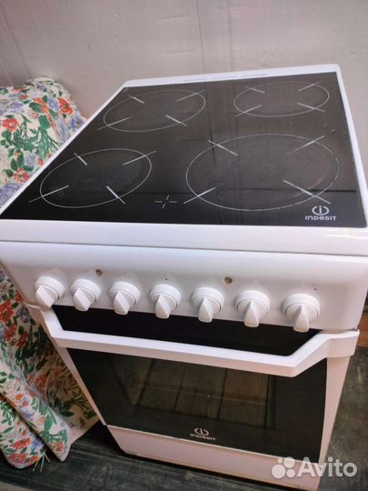 Плита электрическая стеклокерамика Indesit