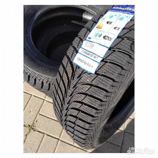 Goodyear UltraGrip Ice 215/65 R16