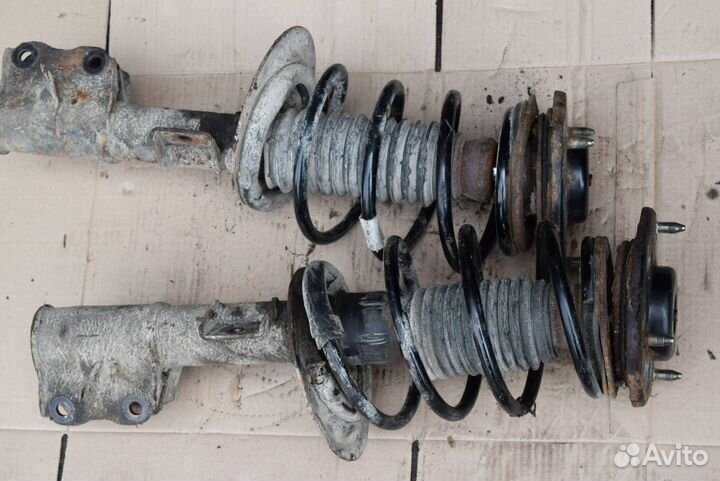 Амортизатор передний Volvo V40 рест. 2001