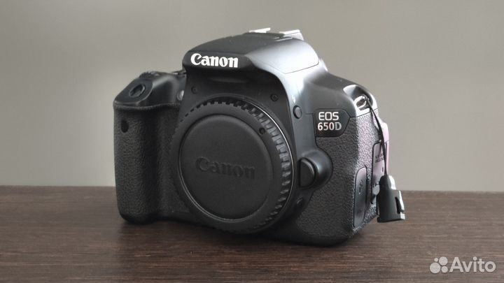 Зеркальный фотоаппарат Canon 650D