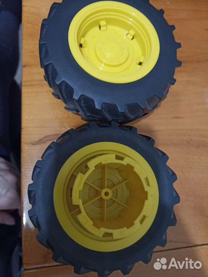 Колесо для трактора, машины (игрушки)