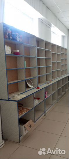 Витрины стеклянные, стеллажи, полки