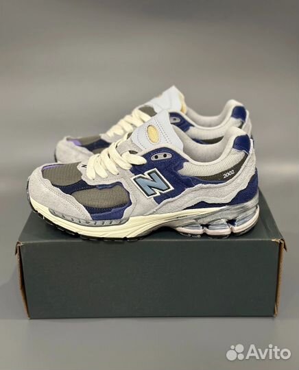 New balance 2002r