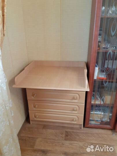 Детская кроватка и пеленальный комод