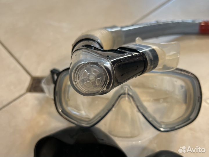 Маска для подводного плавания с трубкой и ластами