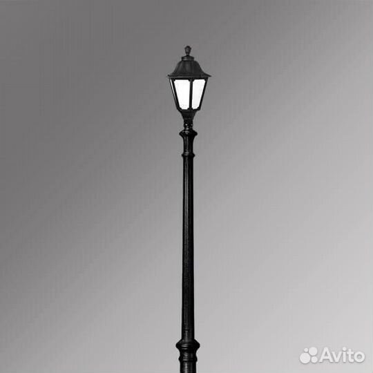 Столб металлический и пластиковый уличный