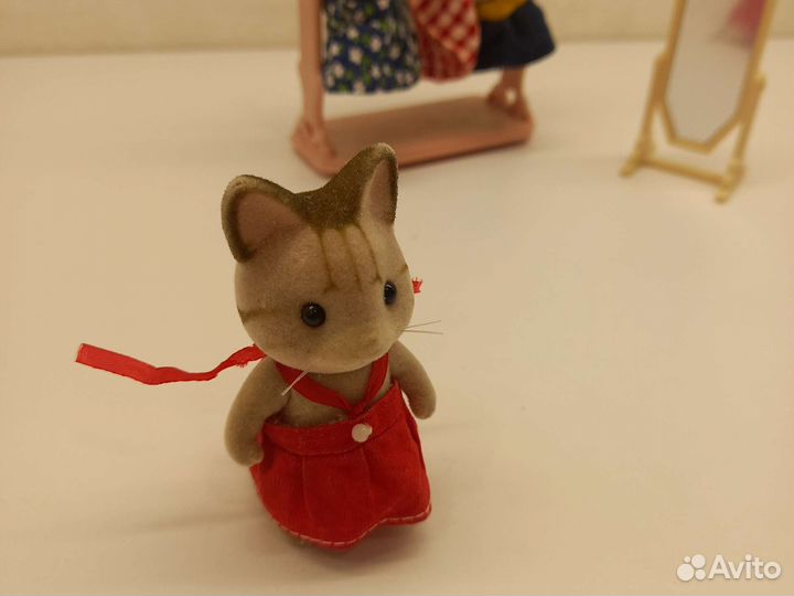 Sylvanian families котёнок с магазином одежды