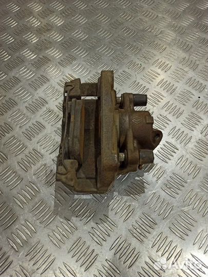 Суппорт тормозной передний правый Renault Duster