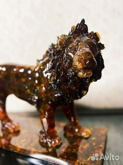 Янтарный лев,лев из янтаря